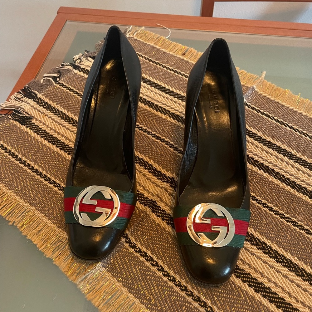 Gently worn, 3” Gucci heel, all leather. beautiful & classy shoe when worn.